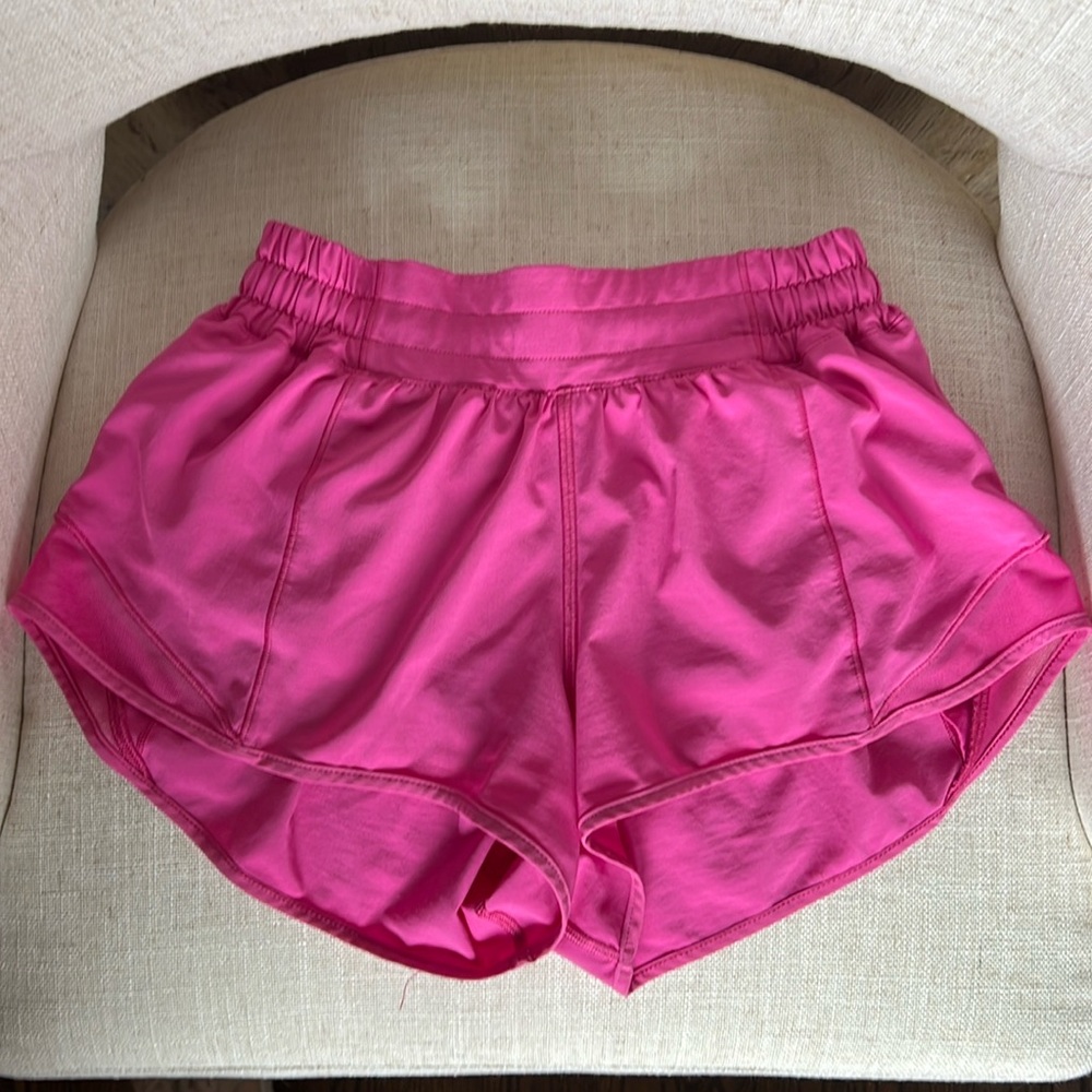 Lululemon Hottie hot 2.5 Hot Pink size 4